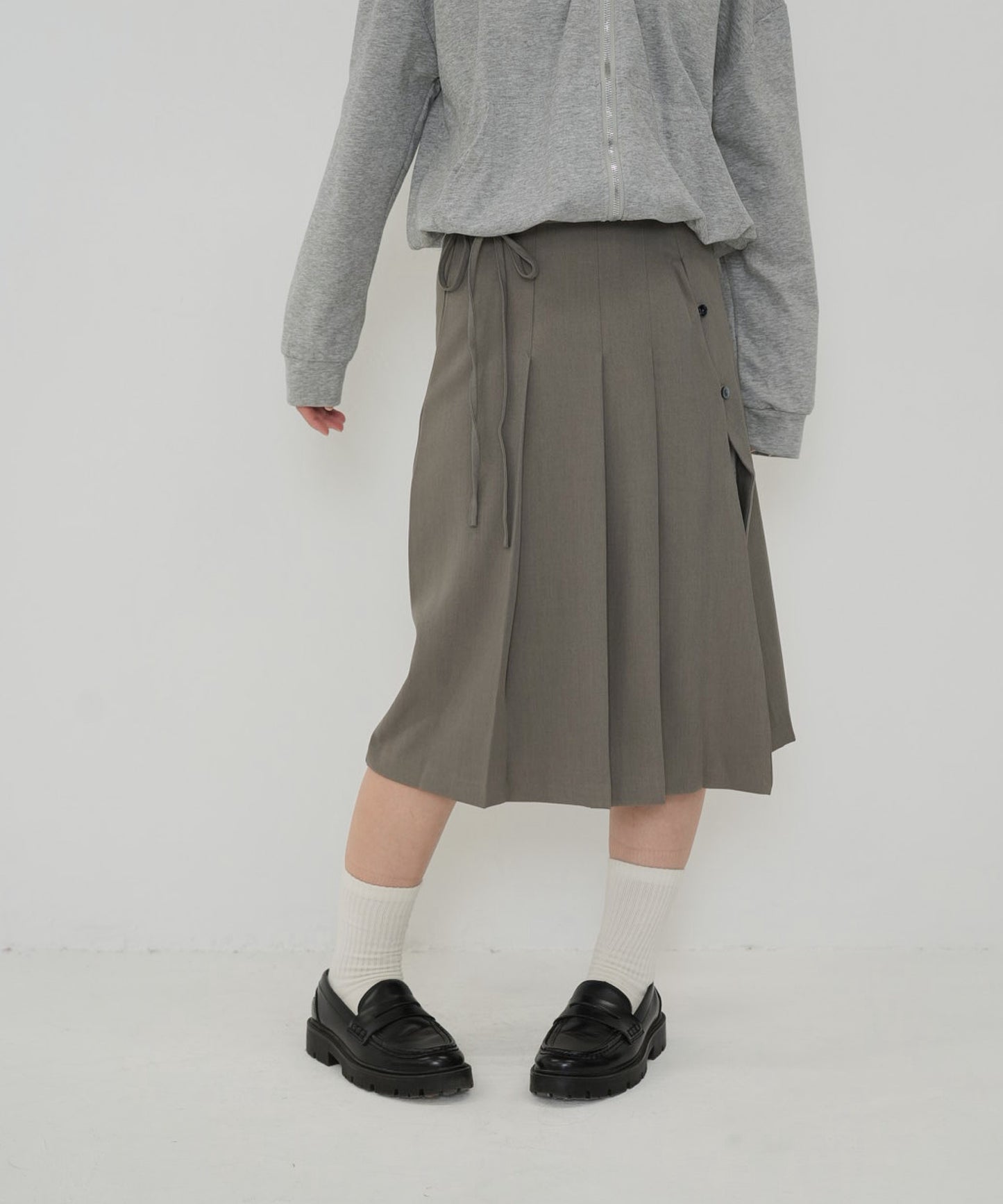 tie pleated skirt