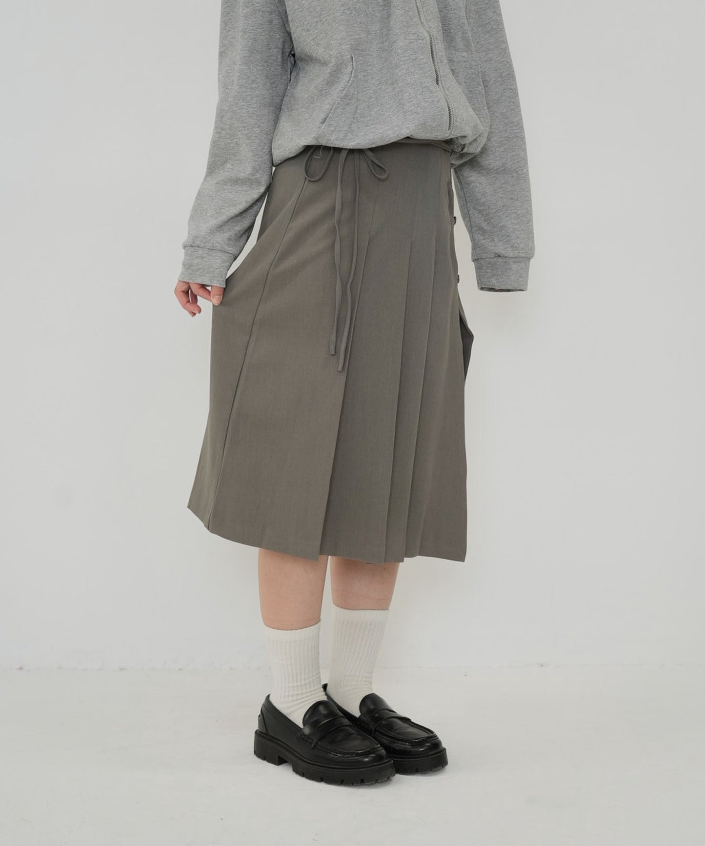tie pleated skirt