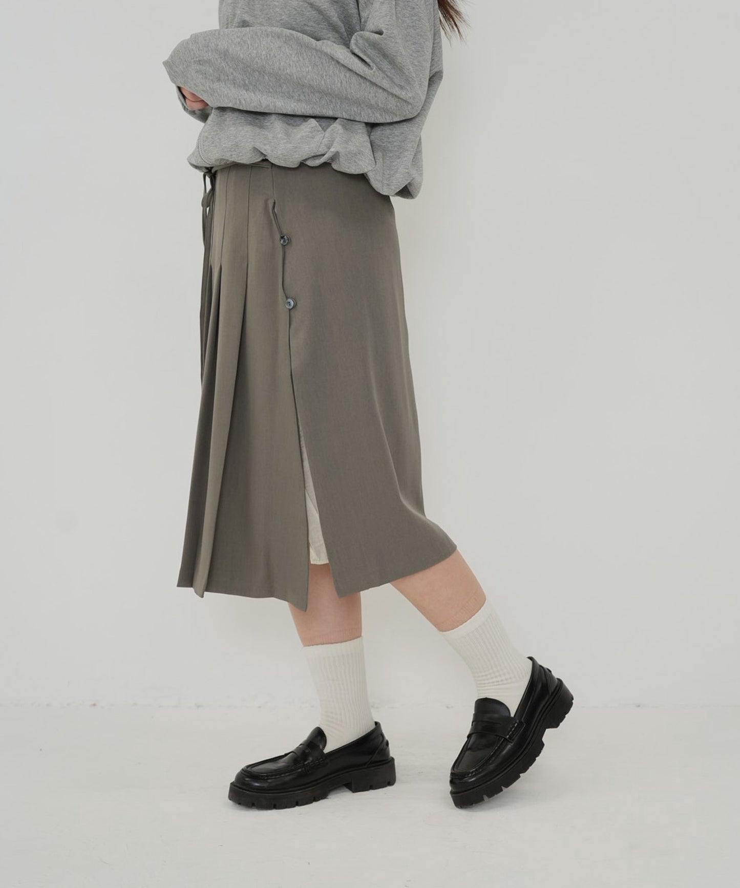 tie pleated skirt